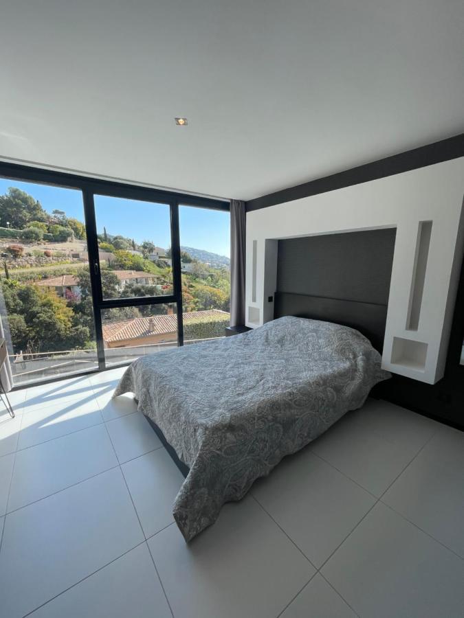 Deluxe Double Room with Side Sea View
